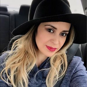 Meet your Posher, Yessenia